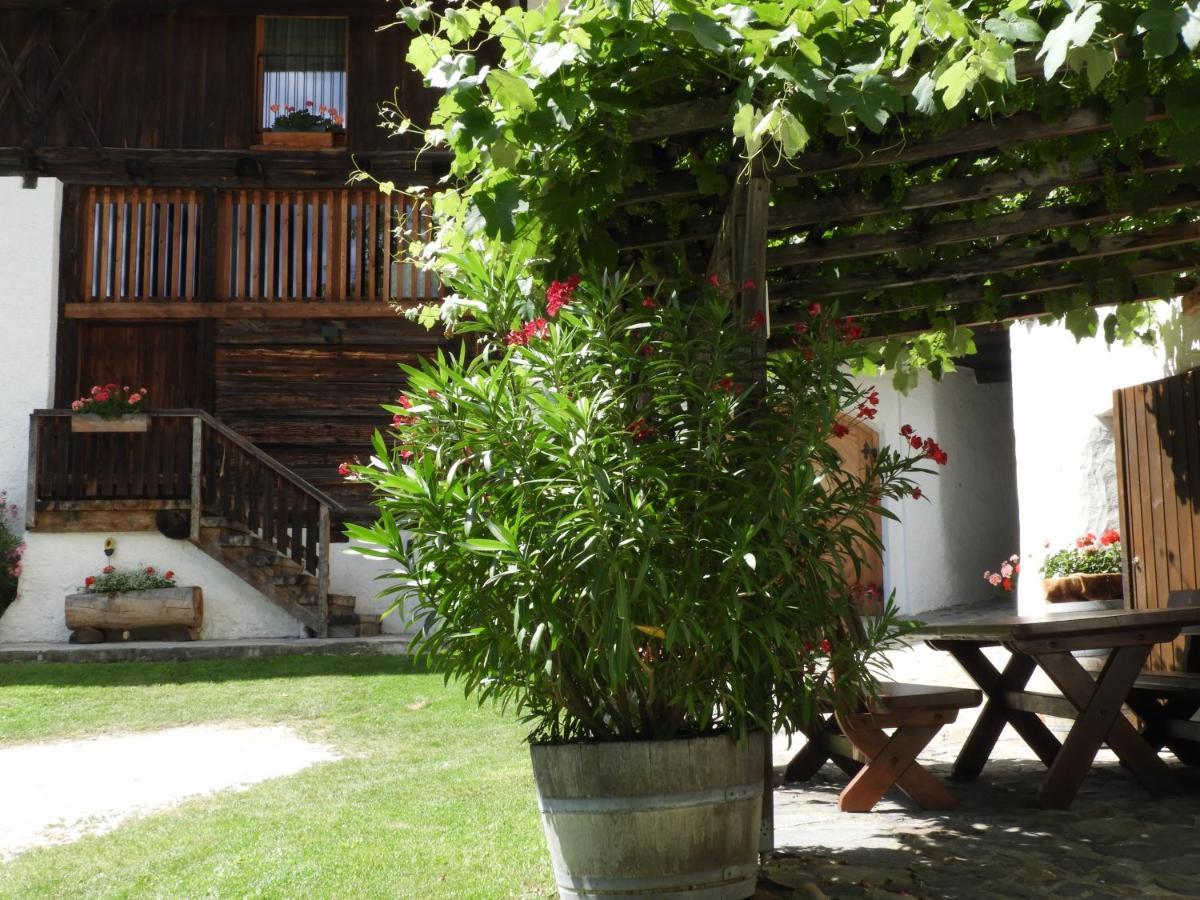 Strasserhof Tenuta-Weingut Vahrn Exterior foto